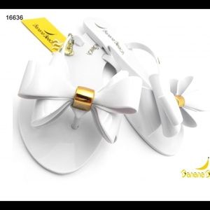 Beautiful flip flops all brand new